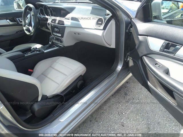 WDDGJ4HB2DG023596 - 2013 MERCEDES-BENZ C 250 SILVER photo 5