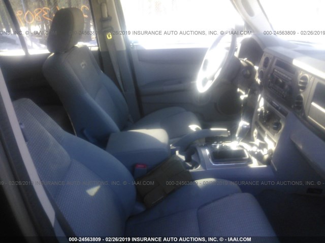 1J8HG48KX6C332250 - 2006 JEEP COMMANDER BLACK photo 5