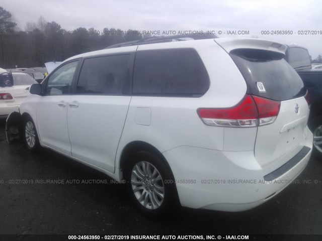 5TDYK3DC6BS155297 - 2011 TOYOTA SIENNA XLE/LIMITED WHITE photo 3