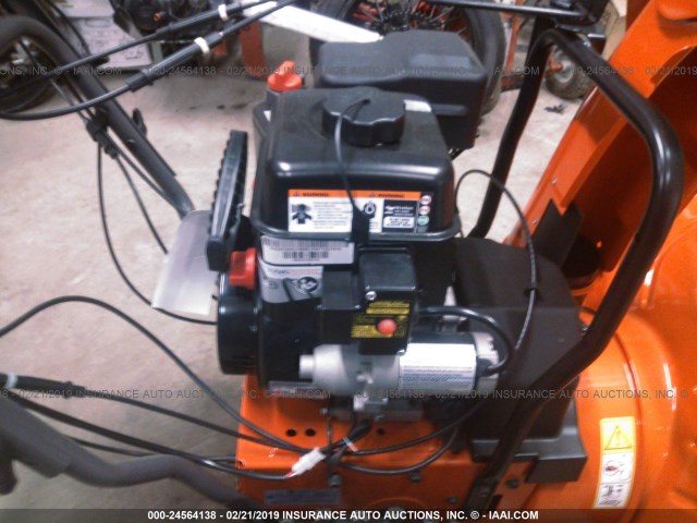 091218M005446 - 2018 HUSQVARNA SNOWBLOWER  ORANGE photo 10