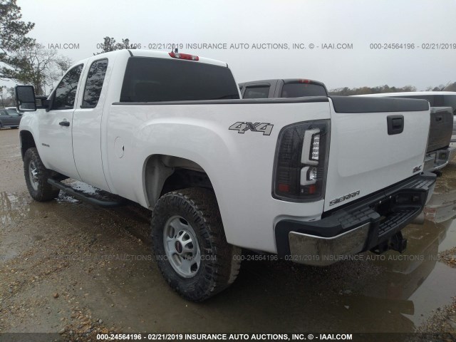 1GT22ZC81DZ237090 - 2013 GMC SIERRA WHITE photo 3