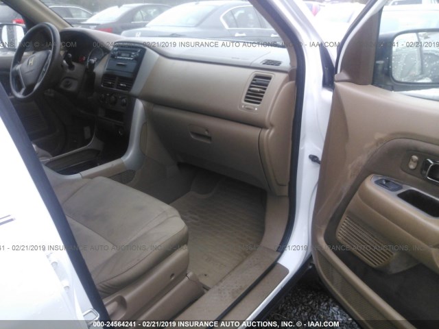 5FNYF28177B040453 - 2007 HONDA PILOT LX WHITE photo 5