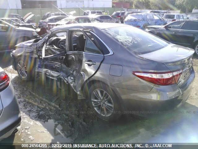 4T1BF1FK4HU406854 - 2017 TOYOTA CAMRY LE/XLE/SE/XSE GRAY photo 3