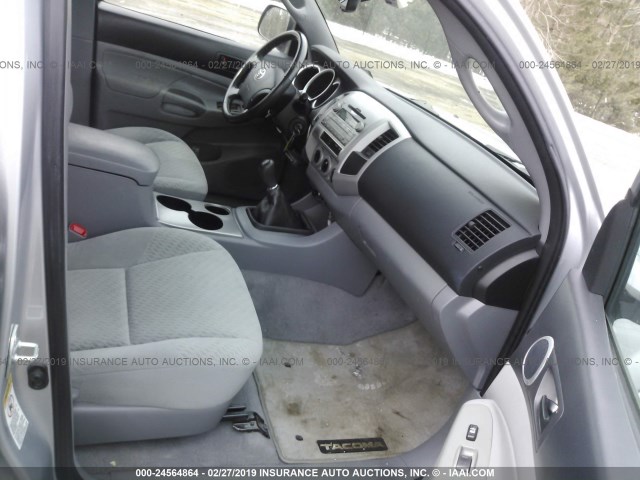 5TFLU4EN8BX010945 - 2011 TOYOTA TACOMA DOUBLE CAB 银色 照片 5