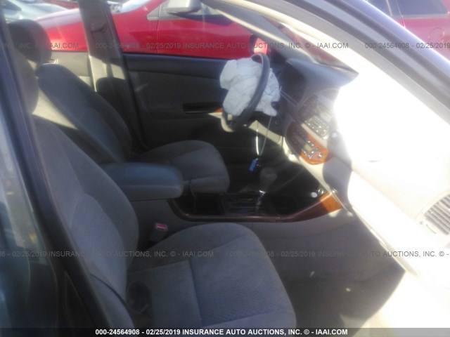 4T1BE30K32U528376 - 2002 TOYOTA CAMRY LE/XLE/SE GREEN photo 5