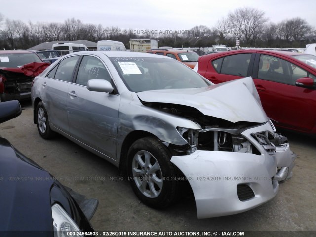 4T4BF3EK0BR206984 - 2011 TOYOTA CAMRY SE/LE/XLE ვერცხლისფერი ფოტო 1
