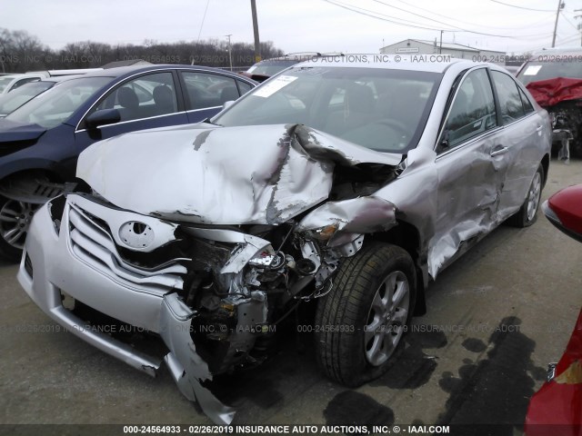 4T4BF3EK0BR206984 - 2011 TOYOTA CAMRY SE/LE/XLE ვერცხლისფერი ფოტო 2