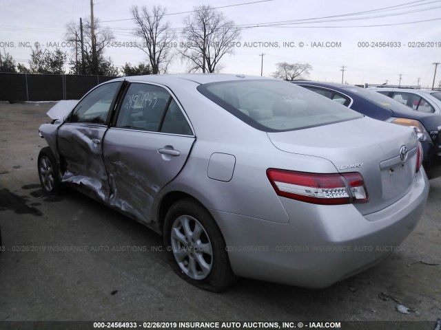 4T4BF3EK0BR206984 - 2011 TOYOTA CAMRY SE/LE/XLE ვერცხლისფერი ფოტო 3