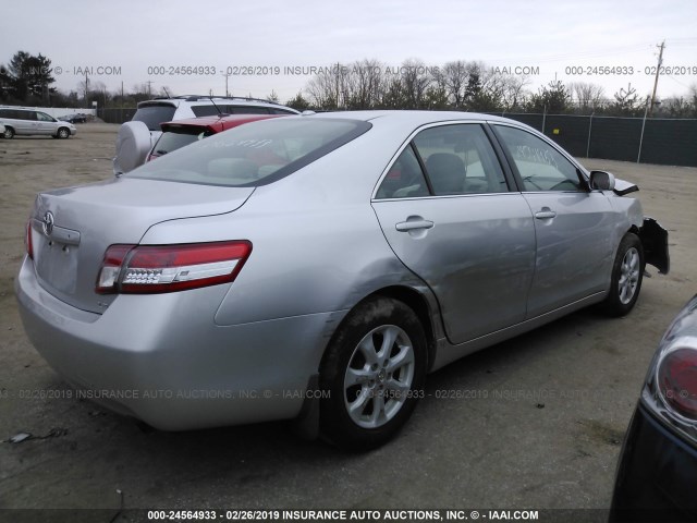 4T4BF3EK0BR206984 - 2011 TOYOTA CAMRY SE/LE/XLE ვერცხლისფერი ფოტო 4
