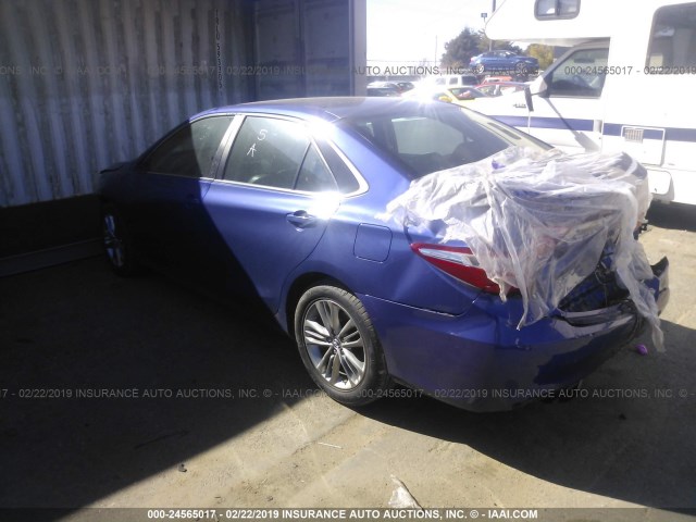 4T1BF1FK4GU589123 - 2016 TOYOTA CAMRY LE/XLE/SE/XSE BLUE photo 3