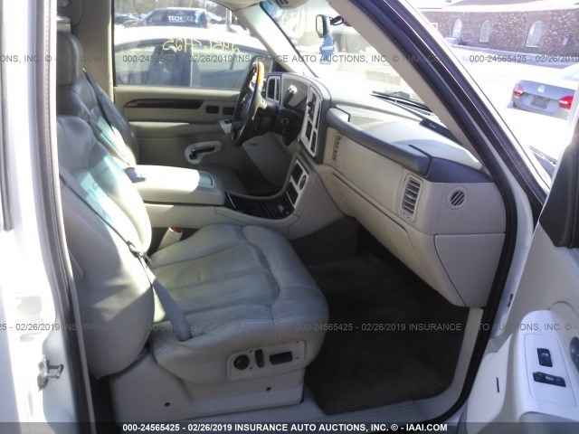 1GYEK63N42R133220 - 2002 CADILLAC ESCALADE LUXURY WHITE photo 5