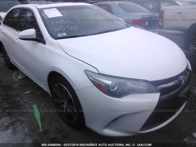 4T1BF1FKXGU180611 - 2016 TOYOTA CAMRY LE/XLE/SE/XSE WHITE photo 1