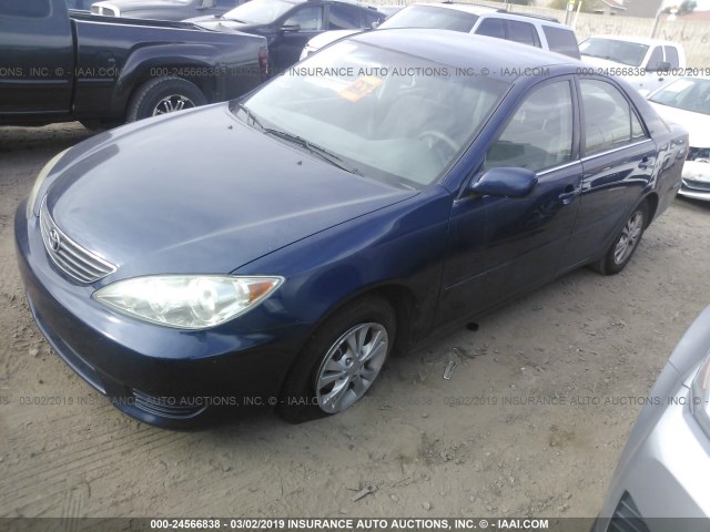 4T1BF32K75U109350 - 2005 TOYOTA CAMRY LE/XLE/SE BLUE photo 2