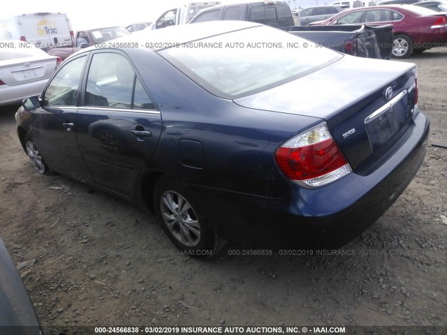 4T1BF32K75U109350 - 2005 TOYOTA CAMRY LE/XLE/SE BLUE photo 3