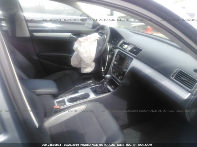 1VWBP7A35DC104779 - 2013 VOLKSWAGEN PASSAT SE GRAY photo 5