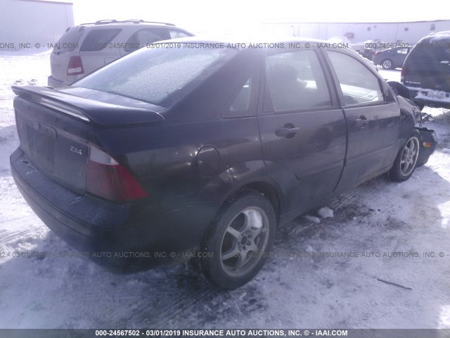 1FAFP34NX5W151192 - 2005 FORD FOCUS ZX4 BLACK photo 4