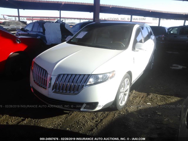 2LMHJ5AT2CBL54255 - 2012 LINCOLN MKT WHITE photo 2