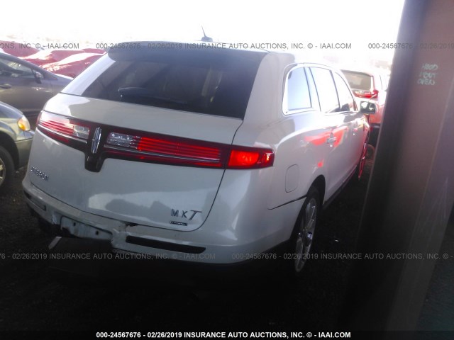 2LMHJ5AT2CBL54255 - 2012 LINCOLN MKT WHITE photo 4