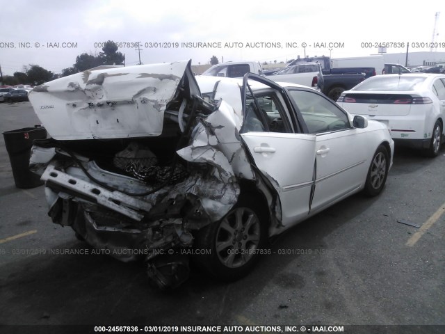 4T1BE32K35U405887 - 2005 TOYOTA CAMRY LE/XLE/SE WHITE photo 4