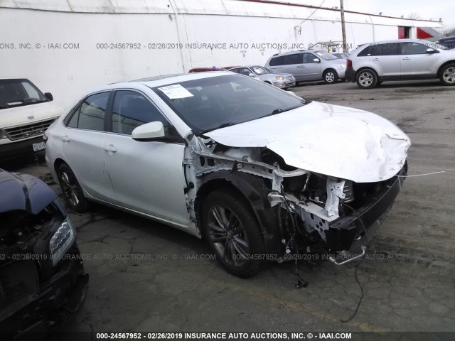 4T1BF1FK2GU222463 - 2016 TOYOTA CAMRY LE/XLE/SE/XSE 白色 照片 1