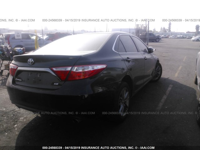 4T1BF1FK0GU550013 - 2016 TOYOTA CAMRY LE/XLE/SE/XSE BLACK photo 4