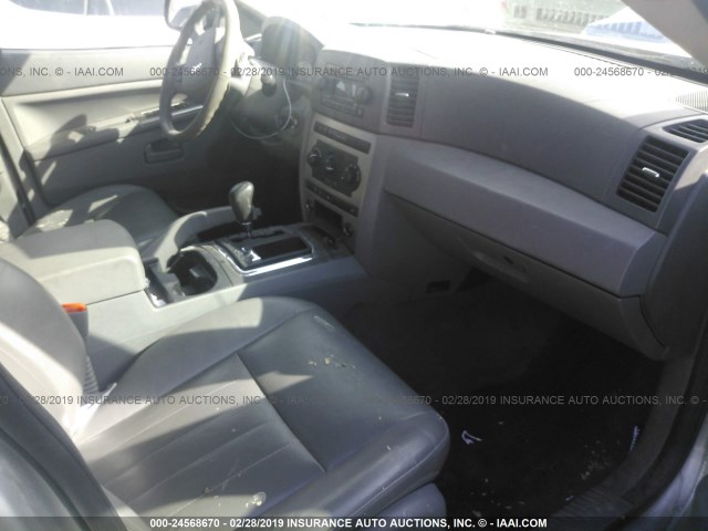 1J4HR48N55C702976 - 2005 JEEP GRAND CHEROKEE LAREDO/COLUMBIA/FREEDOM 银色 照片 5