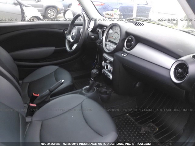 WMWML33549TX35378 - 2009 MINI COOPER CLUBMAN RED photo 5