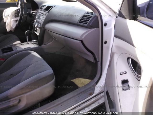 4T1BE46K57U691941 - 2007 TOYOTA CAMRY NEW GENERAT CE/LE/XLE/SE WHITE photo 5