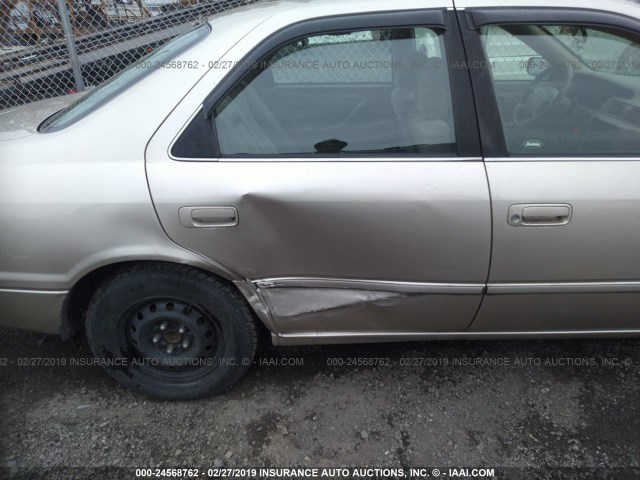 JT2BG22K8W0194695 - 1998 TOYOTA CAMRY CE/LE/XLE 金色 照片 6