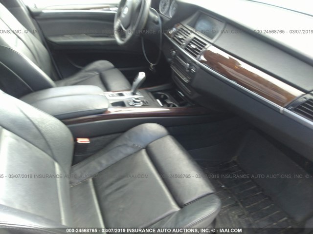 5UXZV8C52CL423498 - 2012 BMW X5 XDRIVE50I WHITE photo 5