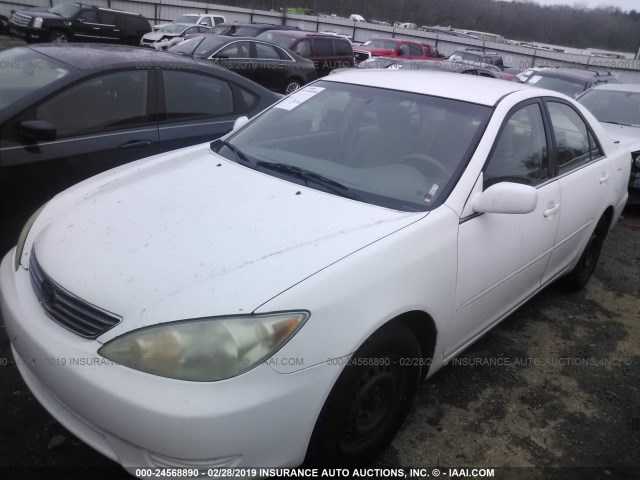 4T1BE32K35U550282 - 2005 TOYOTA CAMRY LE/XLE/SE WHITE photo 2