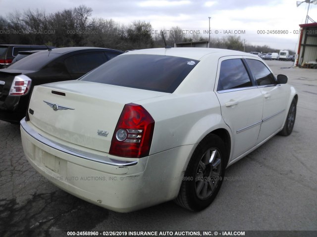 2C3KA33G18H139422 - 2008 CHRYSLER 300 LIMITED CREAM photo 4