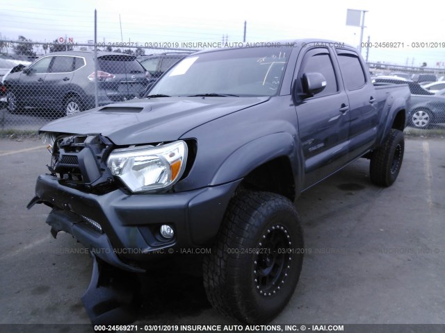 3TMKU4HN1FM045572 - 2015 TOYOTA TACOMA DBL CAB PRERUNNER LNG BED GRAY photo 2