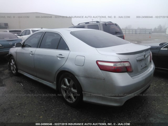 4T1BK46K87U011099 - 2007 TOYOTA CAMRY NEW GENERAT LE/XLE/SE SILVER photo 3