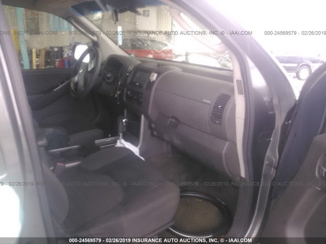 5N1AR18U75C731274 - 2005 NISSAN PATHFINDER LE/SE/XE GRAY photo 5