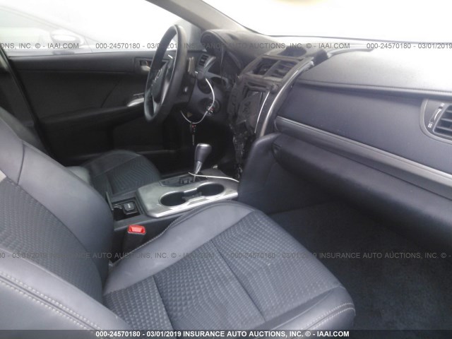 4T1BF1FK9DU232015 - 2013 TOYOTA CAMRY L/SE/LE/XLE 深蓝色 照片 5