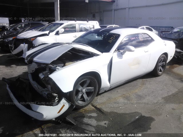 2C3CDYAG2CH167573 - 2012 DODGE CHALLENGER SXT WHITE photo 2