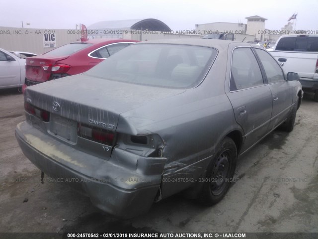 JT2BF28KXW0090803 - 1998 TOYOTA CAMRY LE/XLE GRAY photo 4