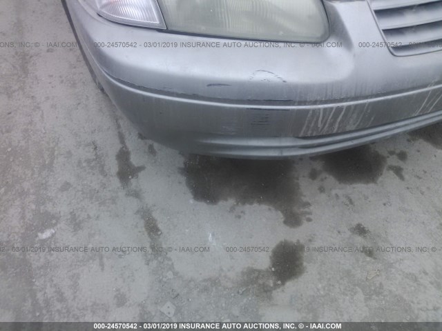 JT2BF28KXW0090803 - 1998 TOYOTA CAMRY LE/XLE GRAY photo 6
