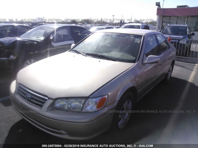 JT2BG22K210582000 - 2001 TOYOTA CAMRY CE/LE/XLE GOLD photo 2