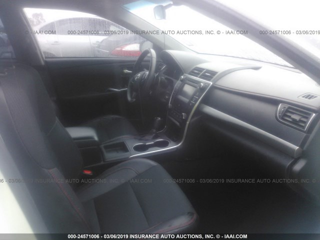 4T1BF1FKXGU243593 - 2016 TOYOTA CAMRY LE/XLE/SE/XSE 白色 照片 5