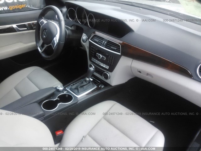 WDDGF5HB2CR216731 - 2012 MERCEDES-BENZ C 350 SILVER photo 5