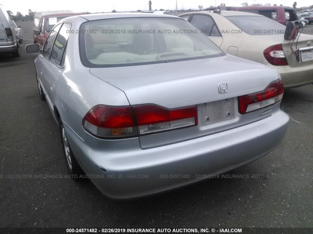 JHMCG66802C024307 - 2002 HONDA ACCORD EX/SE SILVER photo 3