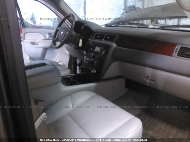 1GNSKBE06BR388526 - 2011 CHEVROLET TAHOE K1500 LT TAN photo 5