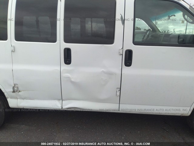 1GAHG35U871157333 - 2007 CHEVROLET EXPRESS G3500  WHITE photo 6