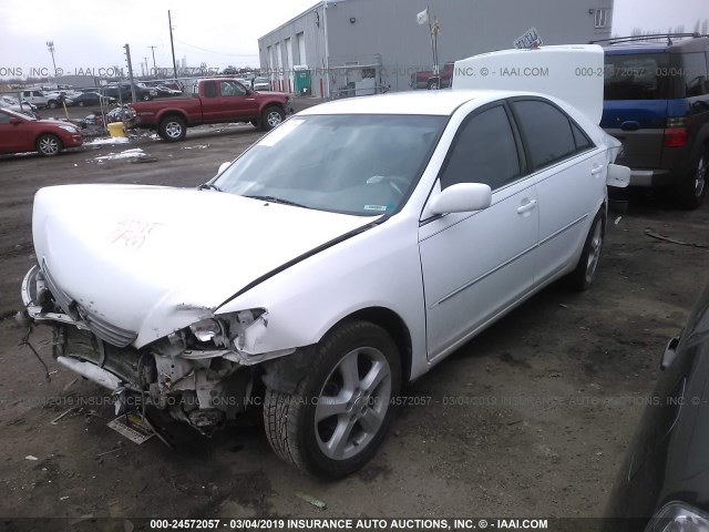 JTDBE32KX63043925 - 2006 TOYOTA CAMRY LE/XLE WHITE photo 2