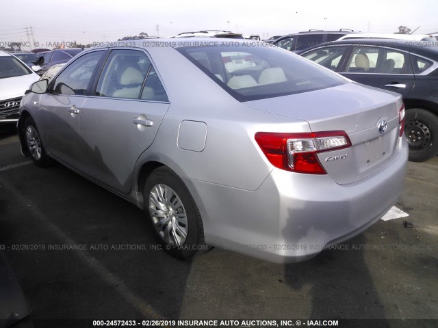 4T1BD1FK3DU089343 - 2013 TOYOTA CAMRY HYBRID/LE/XLE SILVER photo 3