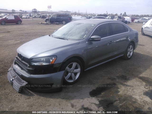 1VWBP7A3XDC003379 - 2013 VOLKSWAGEN PASSAT SE GRAY photo 2