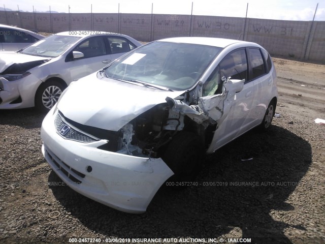 JHMGE8H35CS001956 - 2012 HONDA FIT WHITE photo 2