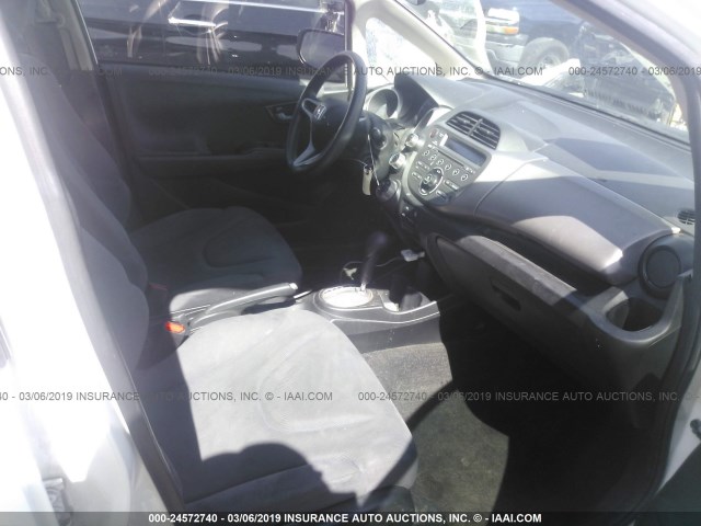 JHMGE8H35CS001956 - 2012 HONDA FIT WHITE photo 5